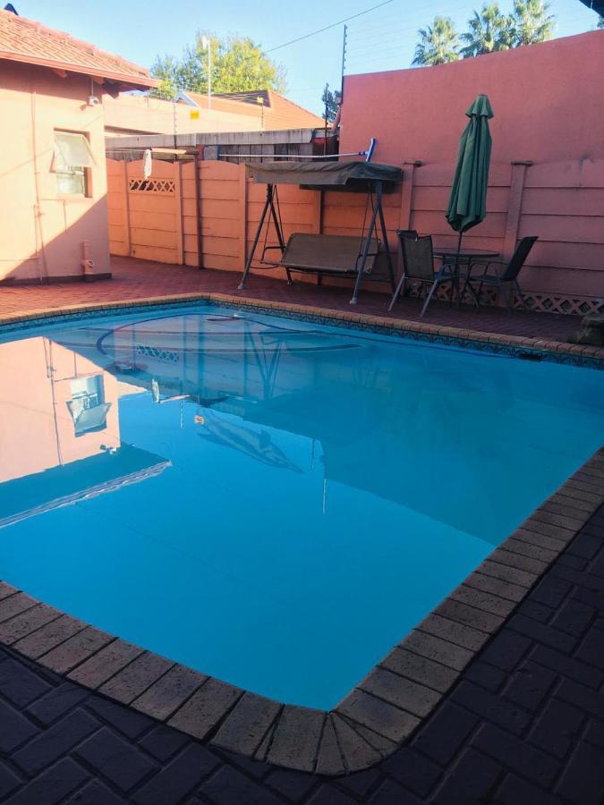 Forever Comfy Bed Bed and Breakfast Vanderbijlpark Exteriör bild